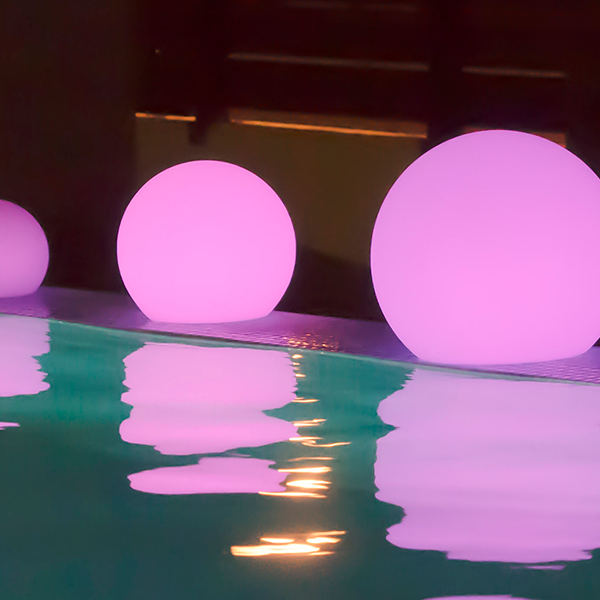 Boule lumineuse flottante solaire piscine BULY20 blanche LED RGBW IP68