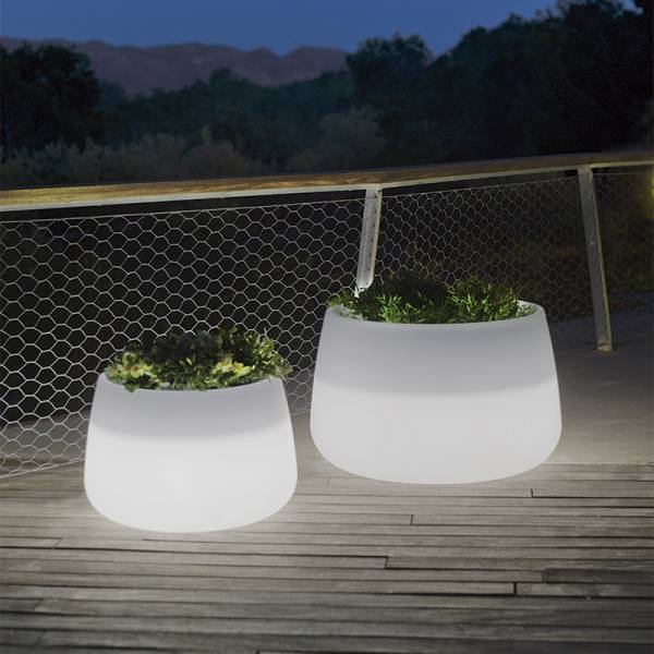 Pot de fleurs lumineux extérieur solaire ou batterie CAMELIA 60 blanc sans fil LED RGBW 29 litres IP65